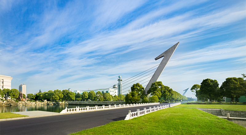 錨定世界一流，揚(yáng)子江藥業(yè)喜慶建廠50周年